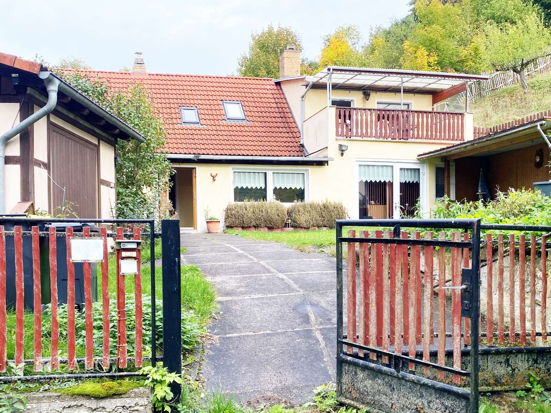 Hausansicht Einfahrt